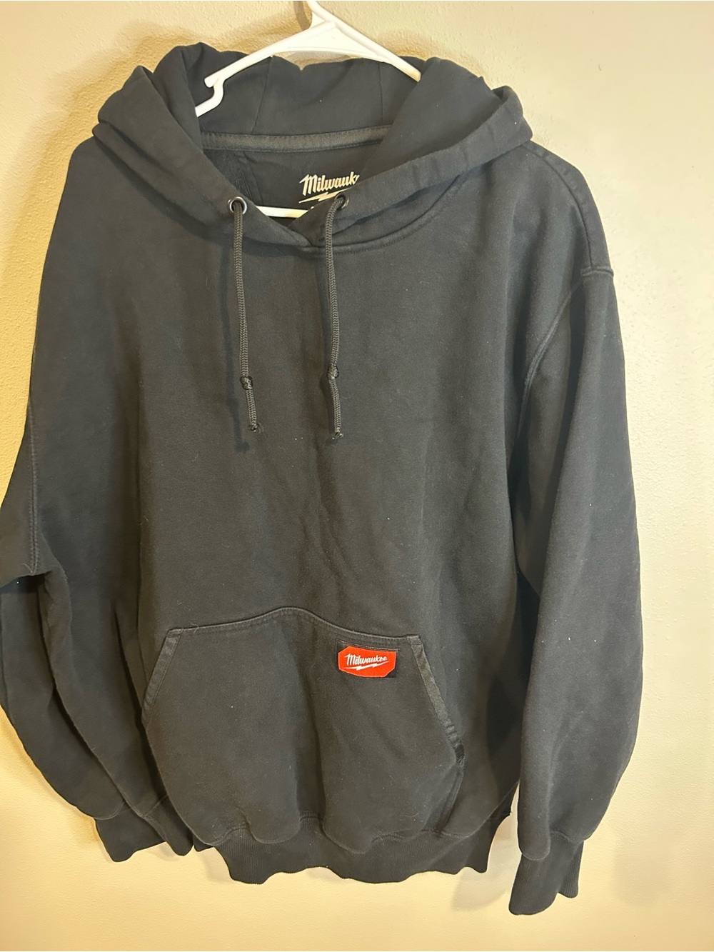 Milwaukee Pullover Fleece Hoodie Black Logo Cotton Blend Hooded Pockets Men’s XL